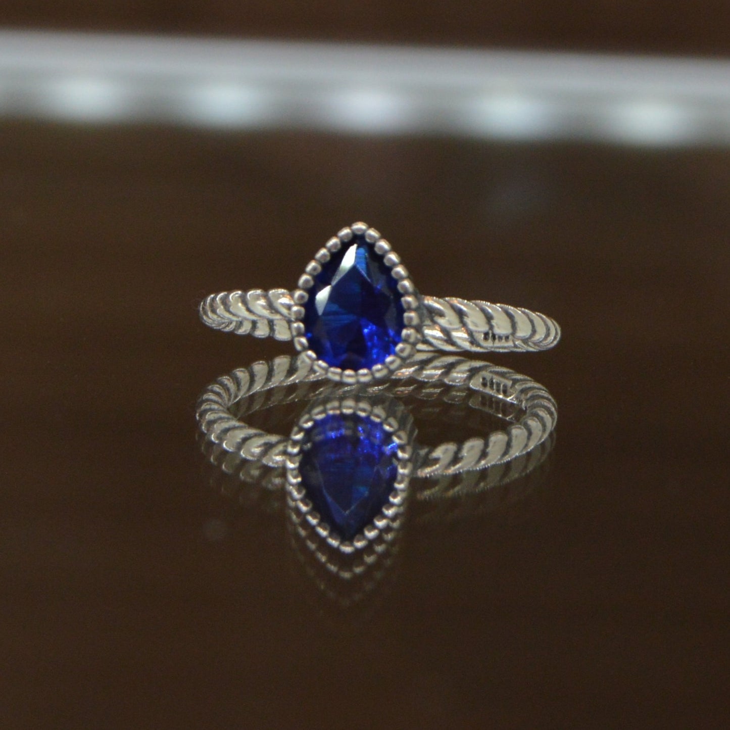 Anillo gota azul plata